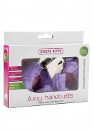 ShotsToys Furry Handcuffs Purple - Kajdanki z futerkiem Fioletowy ⚫ DARMOWA DOSTAWA od 299zł ⚫ DYSKRETNA PRZESYŁKA 24H Z POLSKI ⚫