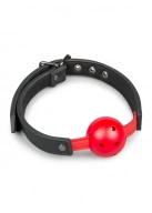 Easy Toys Ball Gag With Pvc Ball Red - Knebel z kulką, czerwony ⚫ DARMOWA DOSTAWA od 299zł ⚫ DYSKRETNA PRZESYŁKA 24H Z POLSKI ⚫